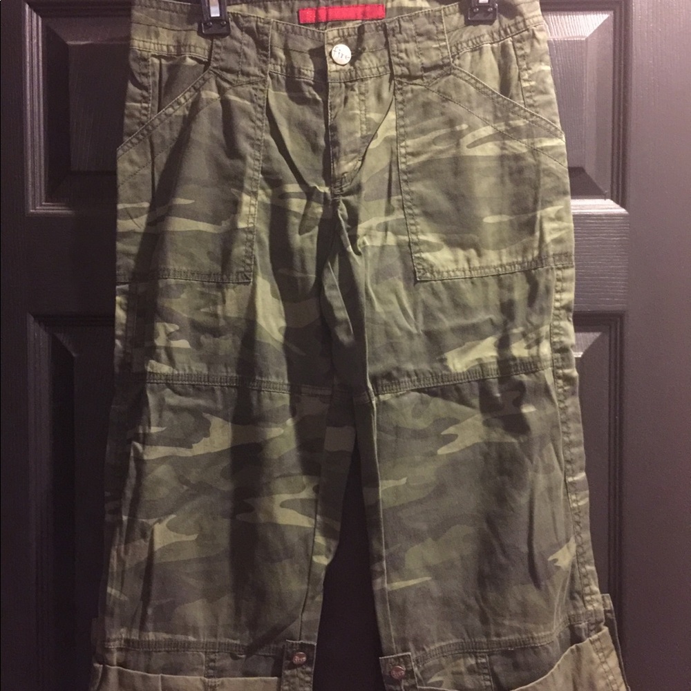 Women’s camo capris
